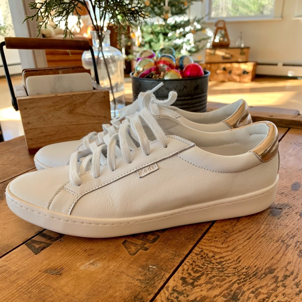 KEDS leather sneakers with rose gold detailing. Size 9. EUC Worn only once!